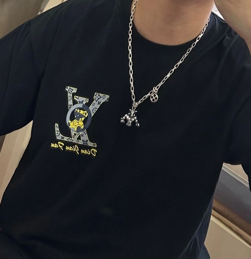 Louis Vuitton Necklaces Casual 251206