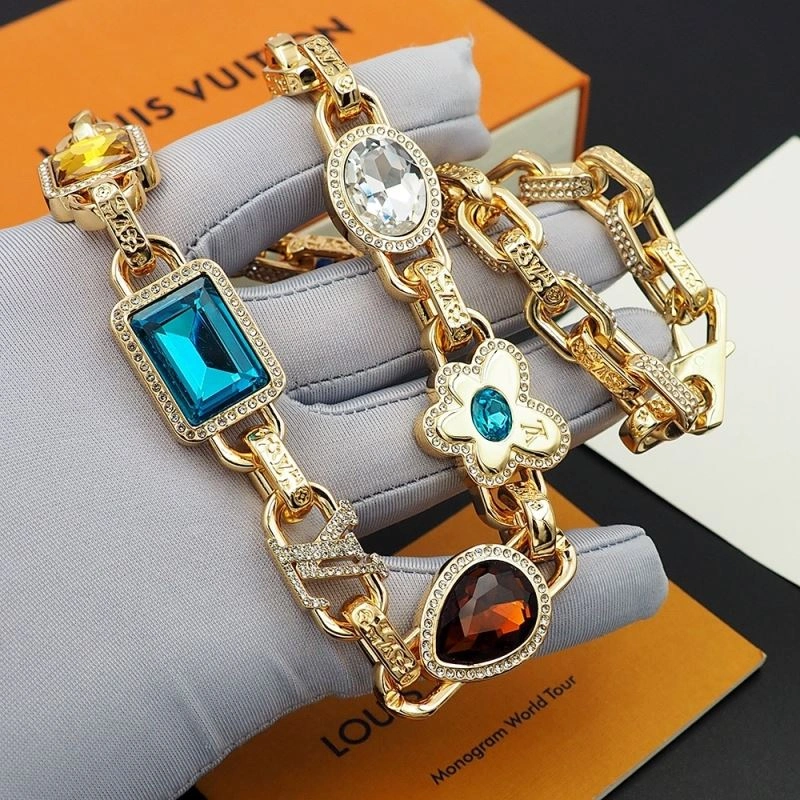 Louis Vuitton Necklaces Durable 251200
