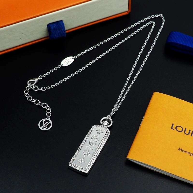 Louis Vuitton Necklaces Youthful 251211