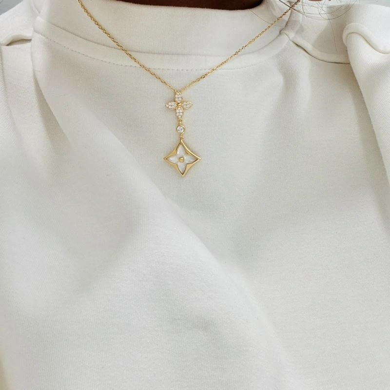 Louis Vuitton Necklaces Neat 251210