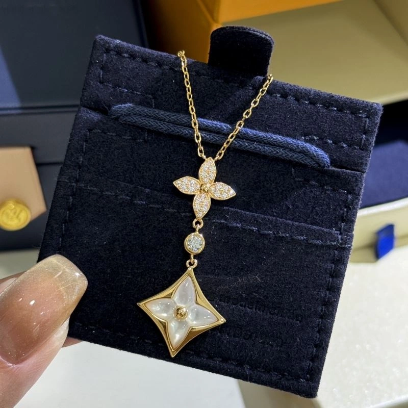 Louis Vuitton Necklaces Neat 251210