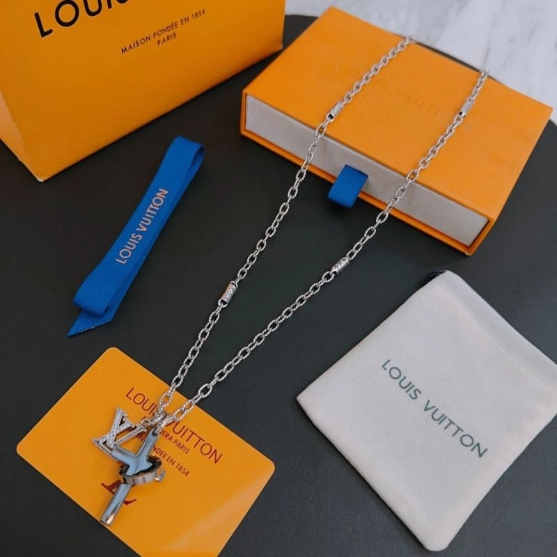 Louis Vuitton Necklaces Casual 251208