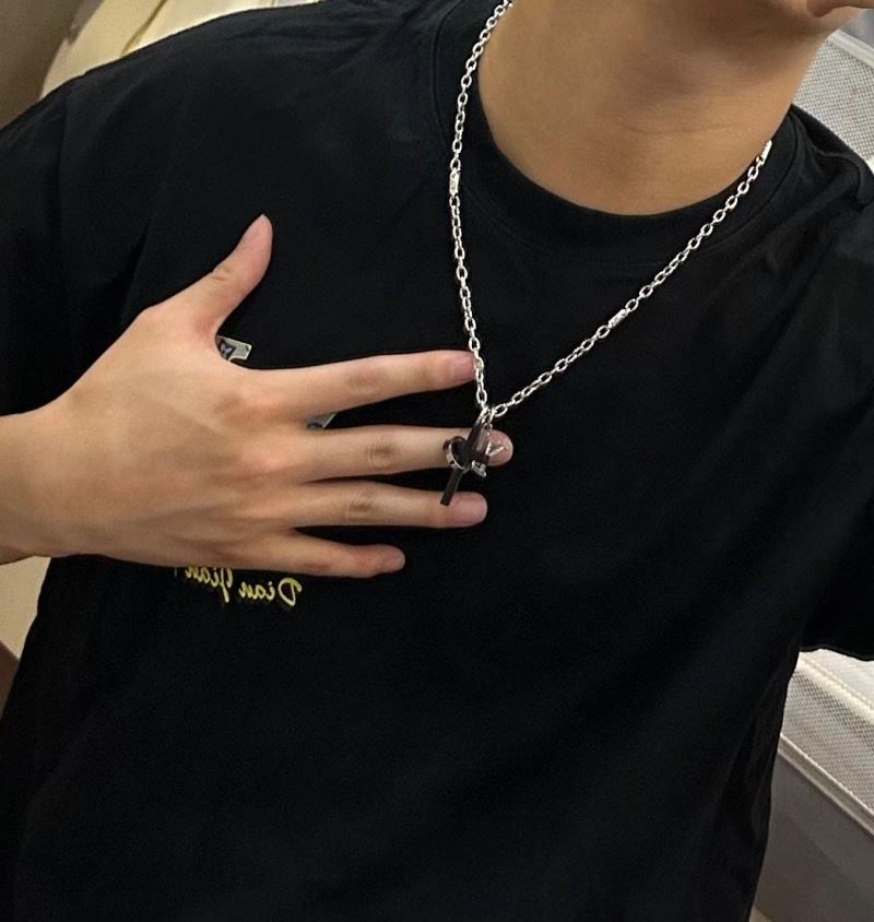 Louis Vuitton Necklaces Casual 251208