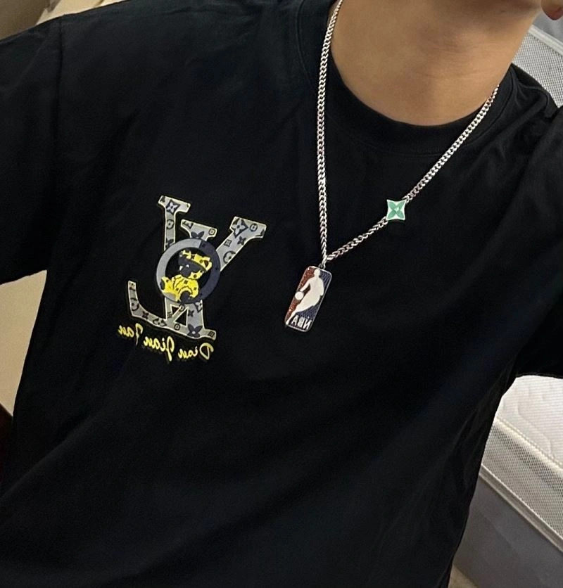 Louis Vuitton Necklaces Durable 251204