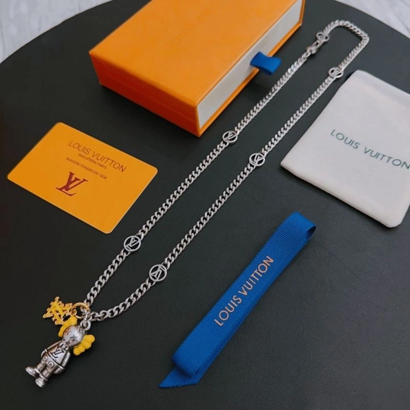 Louis Vuitton Necklaces UrbanChic 251198