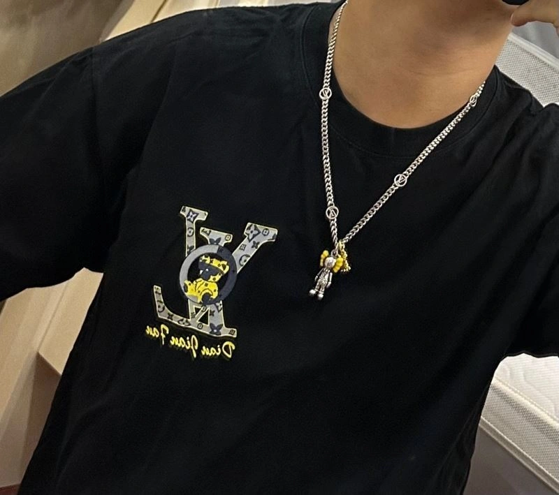 Louis Vuitton Necklaces UrbanChic 251198