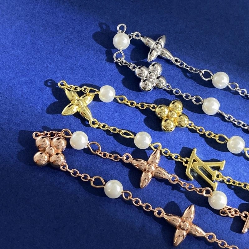 Louis Vuitton Necklaces Neat 251212