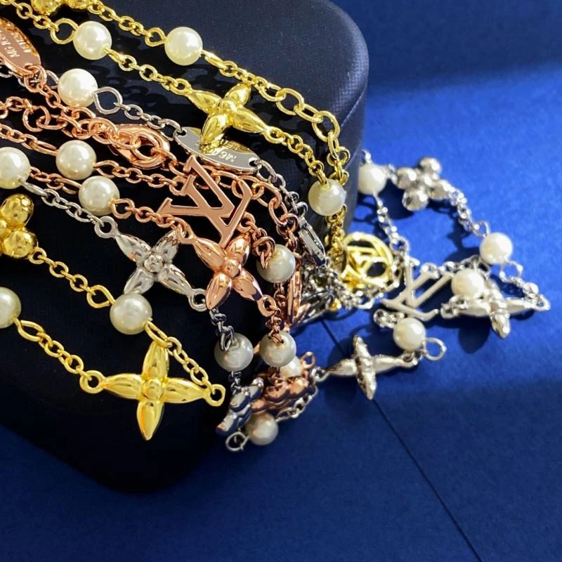 Louis Vuitton Necklaces Neat 251212