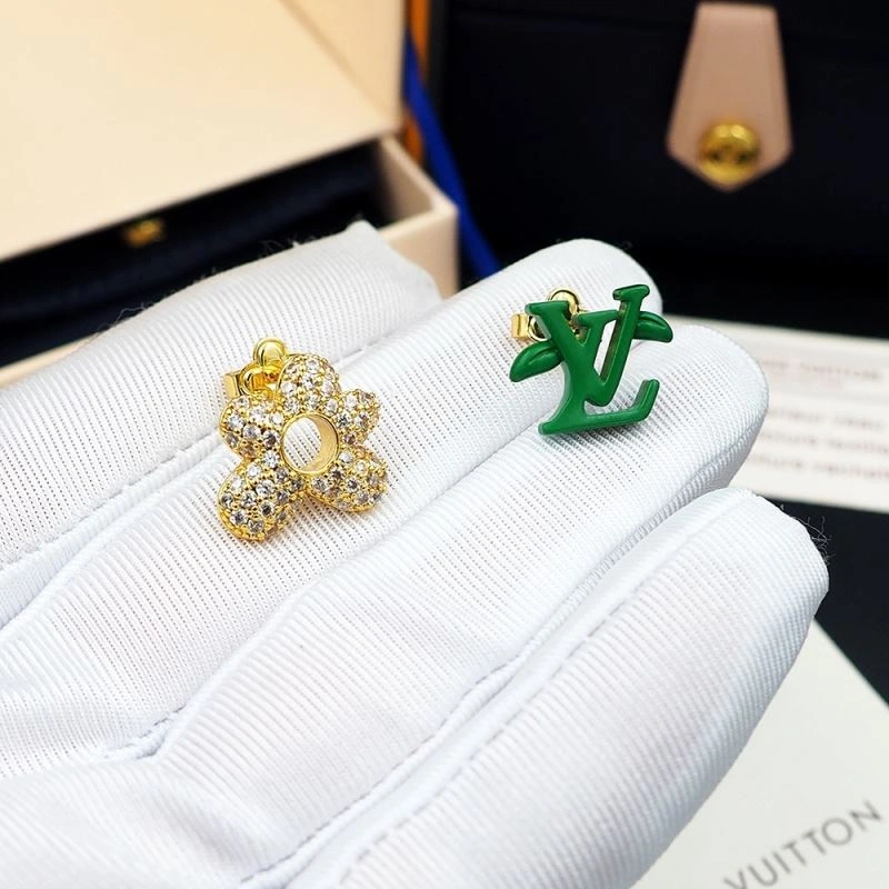 Louis Vuitton Necklaces UrbanChic 251197