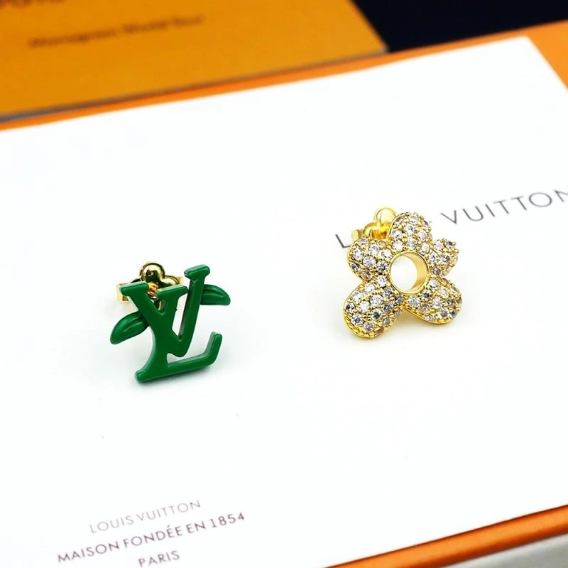 Louis Vuitton Necklaces UrbanChic 251197