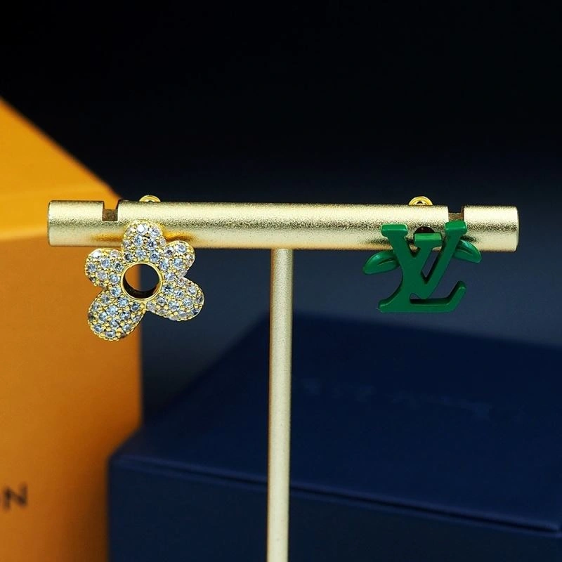 Louis Vuitton Necklaces UrbanChic 251197