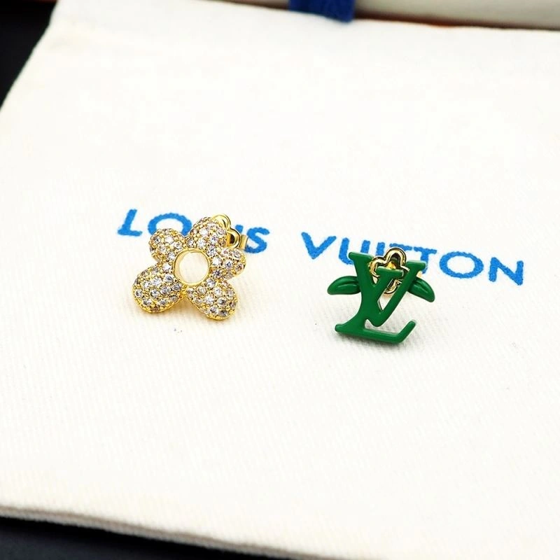 Louis Vuitton Necklaces UrbanChic 251197