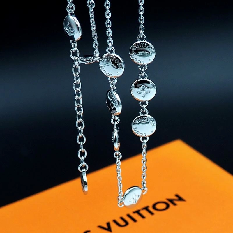 Louis Vuitton Necklaces Vibrant 251199