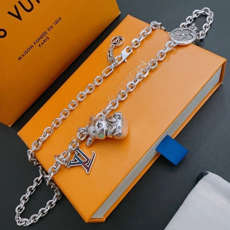 Unique Louis Vuitton Necklaces 251704