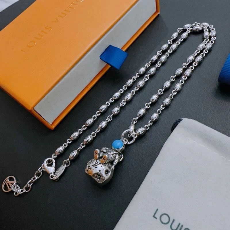 WeatherProof Louis Vuitton Necklaces 251706