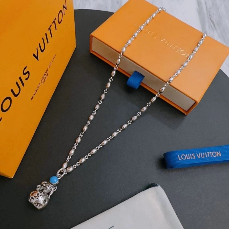 WeatherProof Louis Vuitton Necklaces 251706