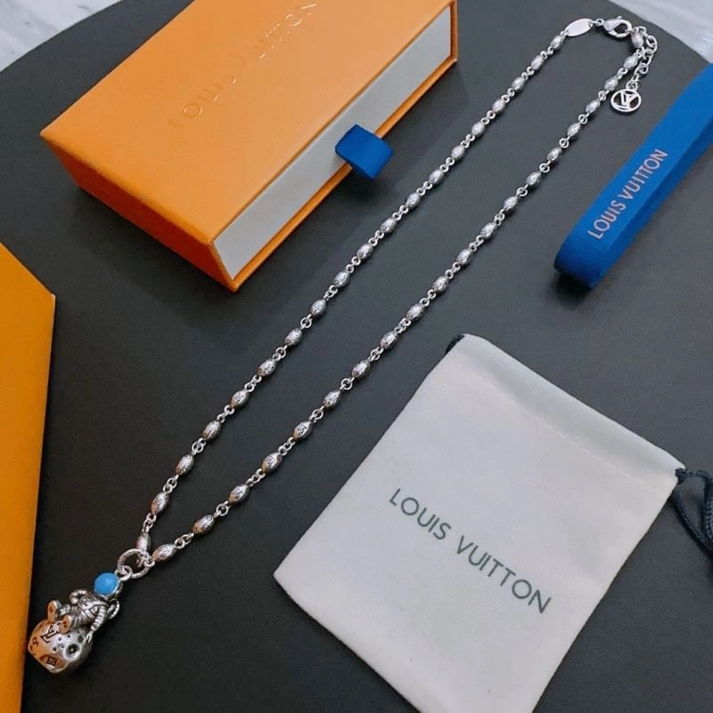 WeatherProof Louis Vuitton Necklaces 251706