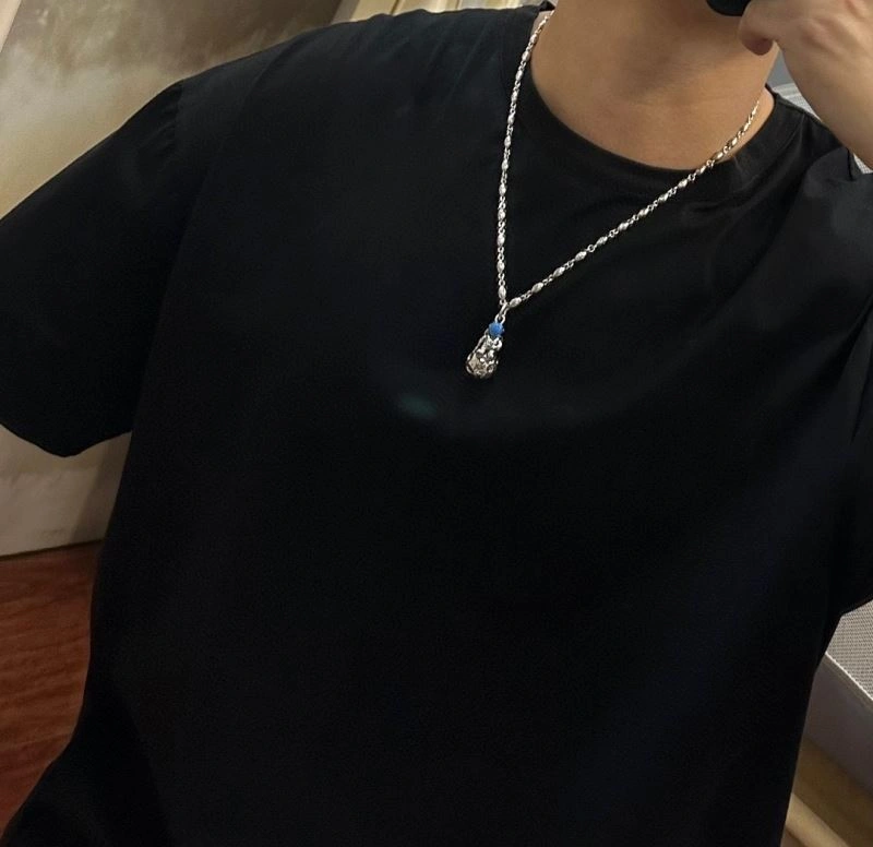 WeatherProof Louis Vuitton Necklaces 251706