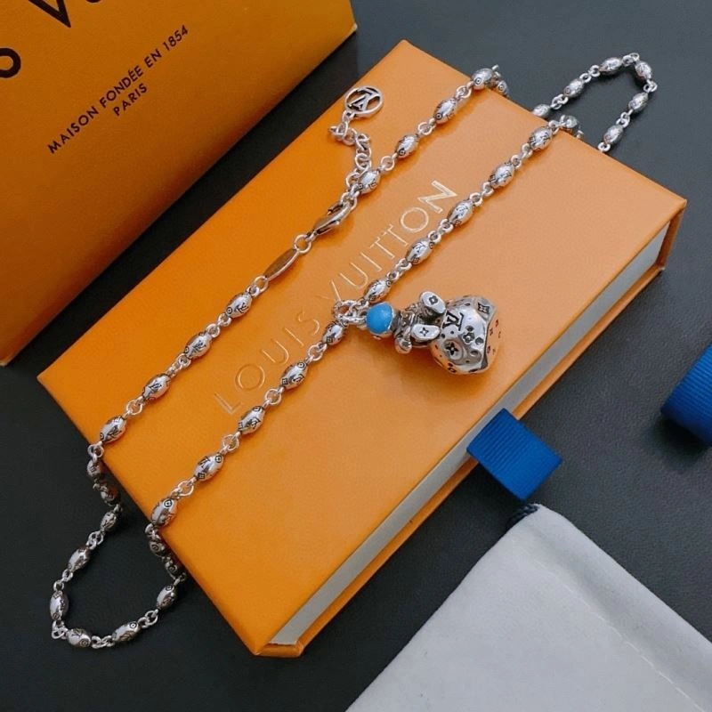 WeatherProof Louis Vuitton Necklaces 251706
