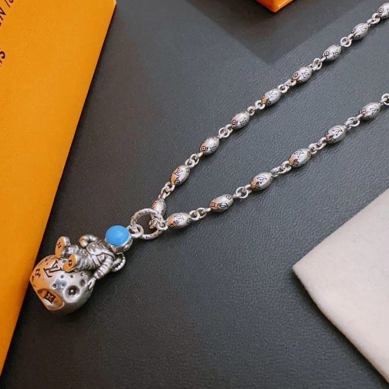 WeatherProof Louis Vuitton Necklaces 251706