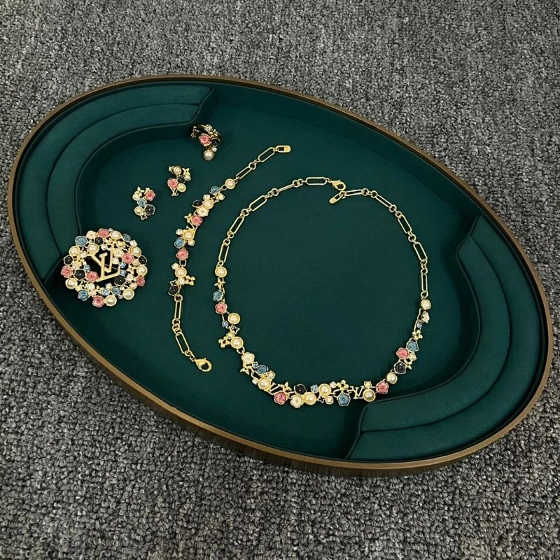 Trendsetting Louis Vuitton Necklaces 251697