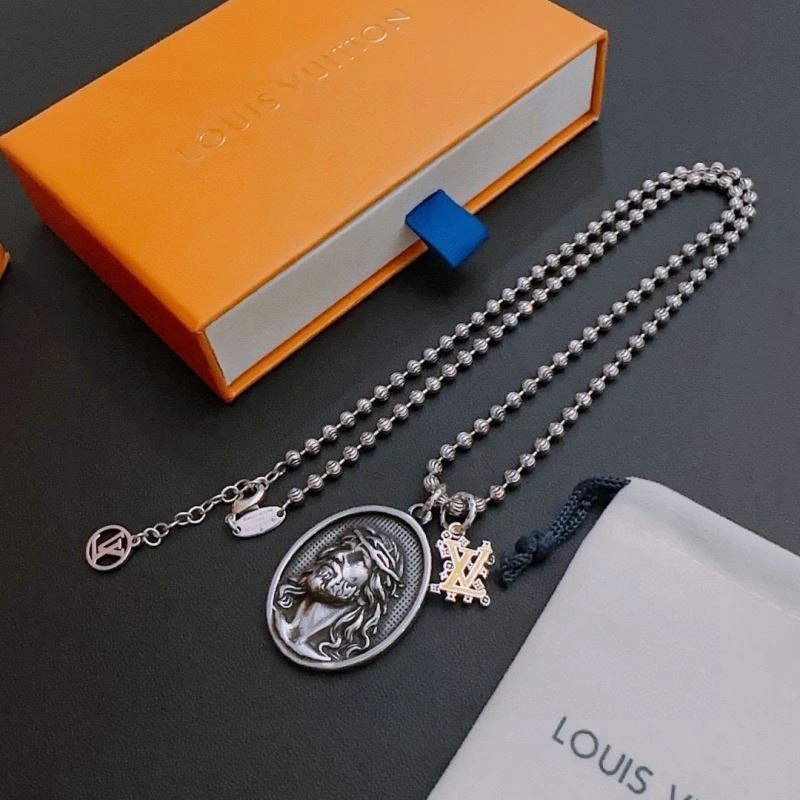 Supportive Louis Vuitton Necklaces 251701