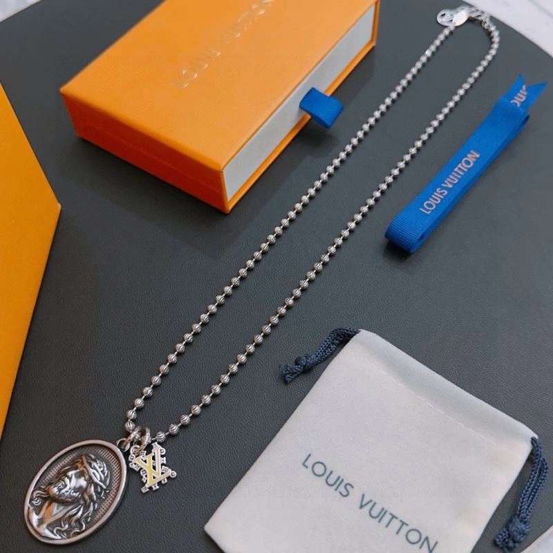 Supportive Louis Vuitton Necklaces 251701
