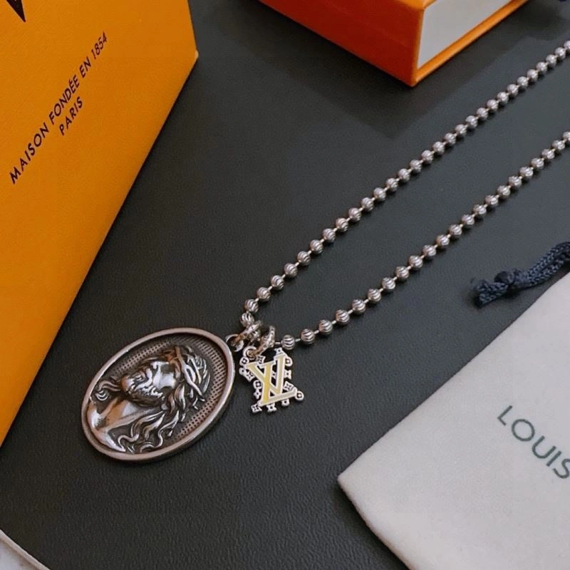 Supportive Louis Vuitton Necklaces 251701