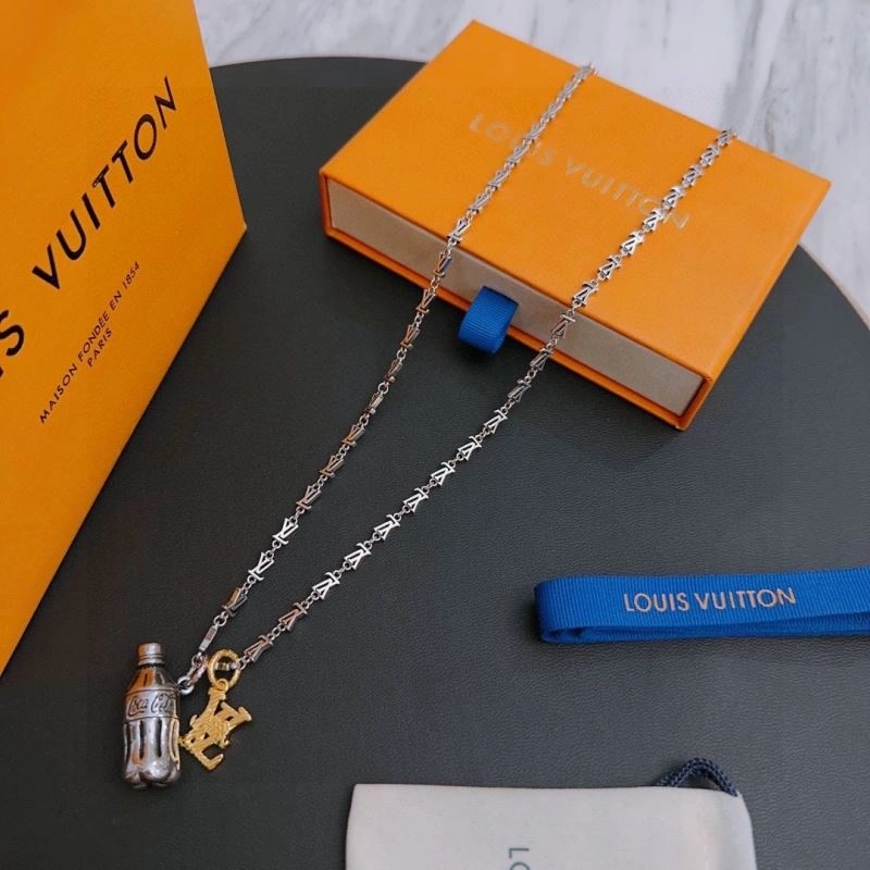 Louis Vuitton Necklaces Minimalist 251677