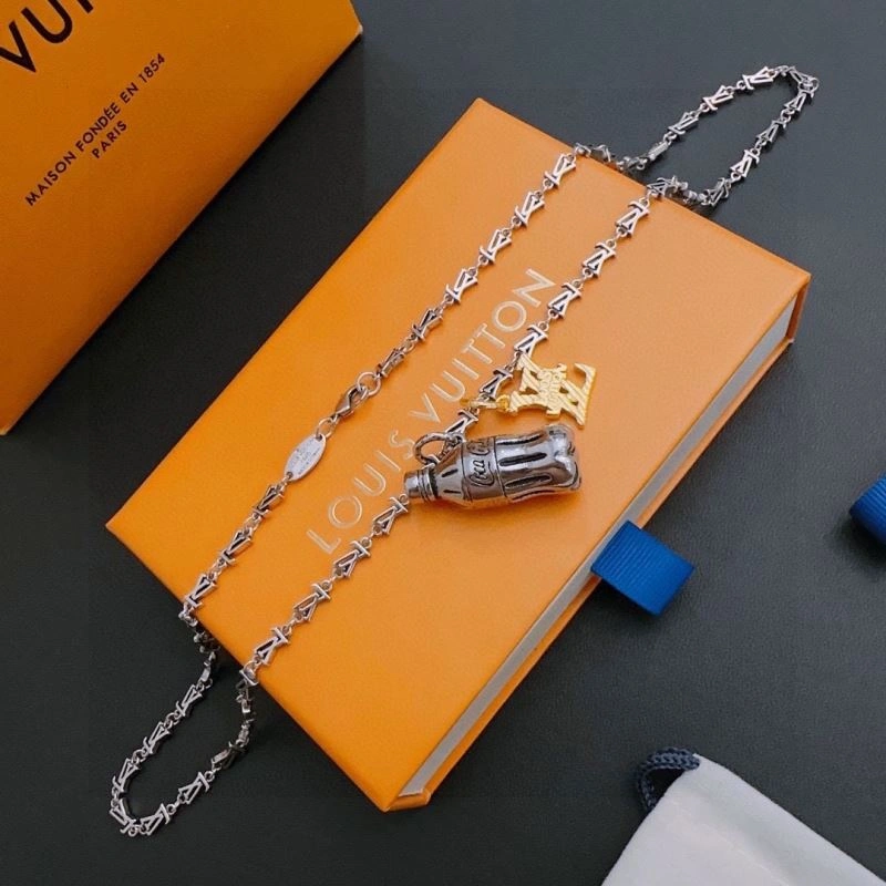 Louis Vuitton Necklaces Minimalist 251677