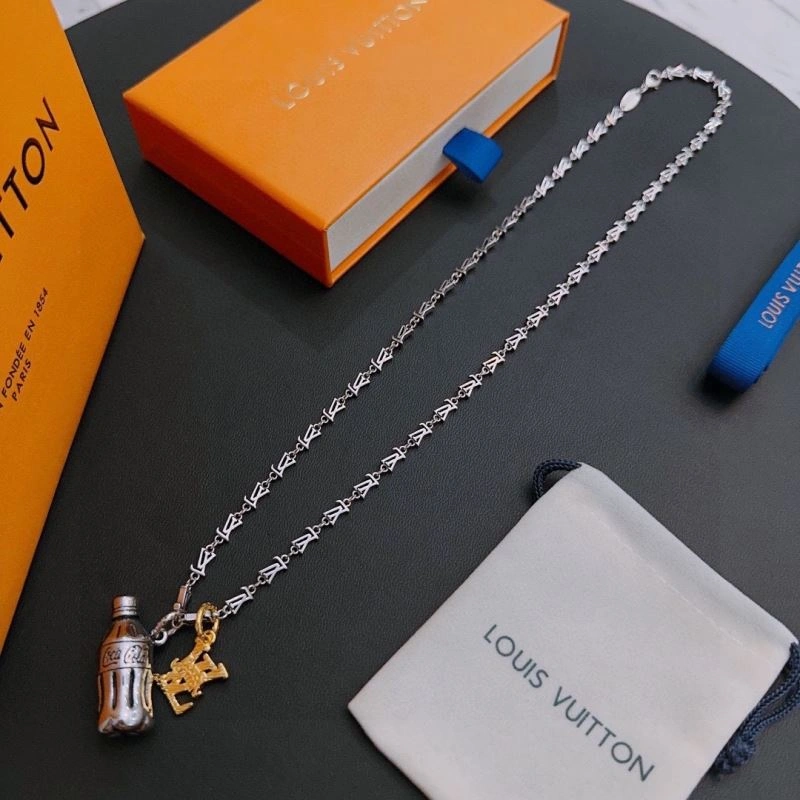 Louis Vuitton Necklaces Minimalist 251677