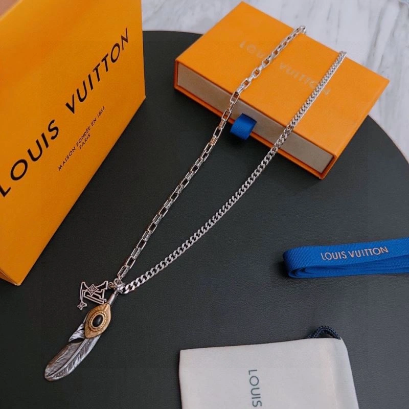 Louis Vuitton Necklaces Effortless 251694