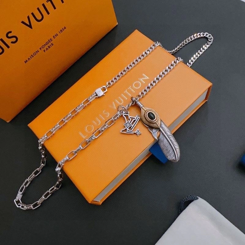 Louis Vuitton Necklaces Effortless 251694