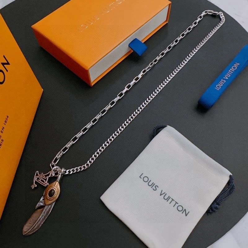 Louis Vuitton Necklaces Effortless 251694