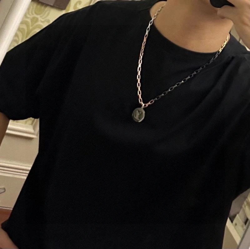 Louis Vuitton Necklaces Breathable 251676