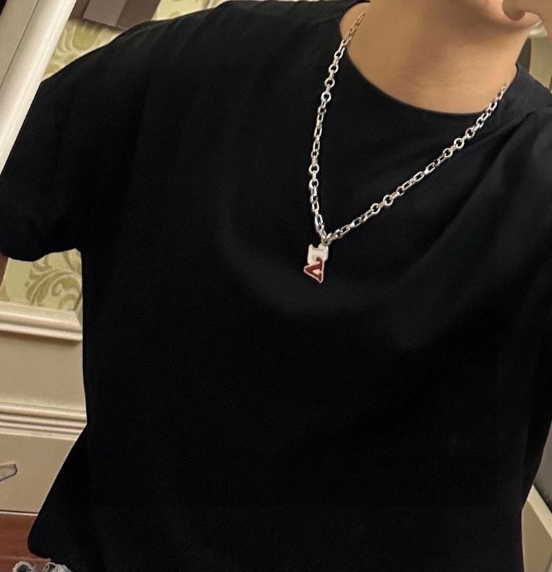 Refined Louis Vuitton Necklaces 251688