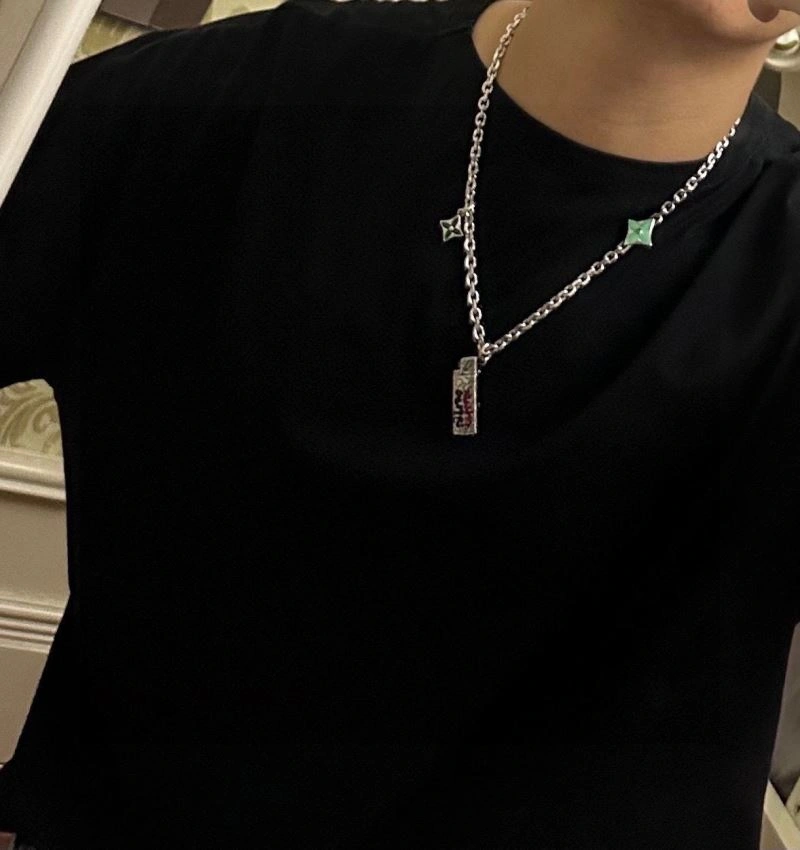 Effortless Louis Vuitton Necklaces 251678