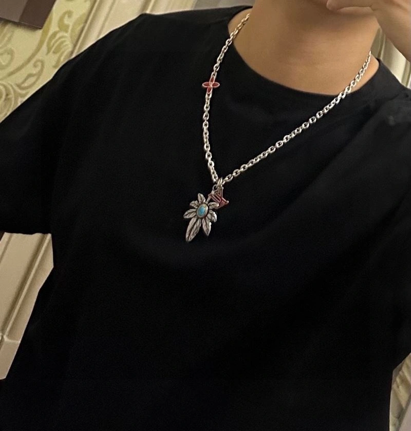 Louis Vuitton Necklaces Stylish 251675