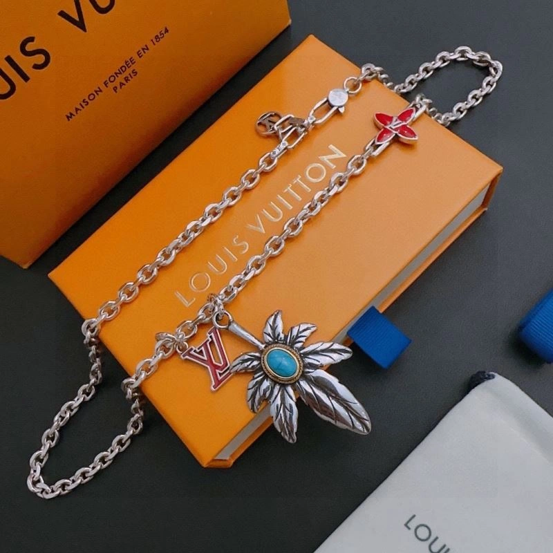 Louis Vuitton Necklaces Stylish 251675