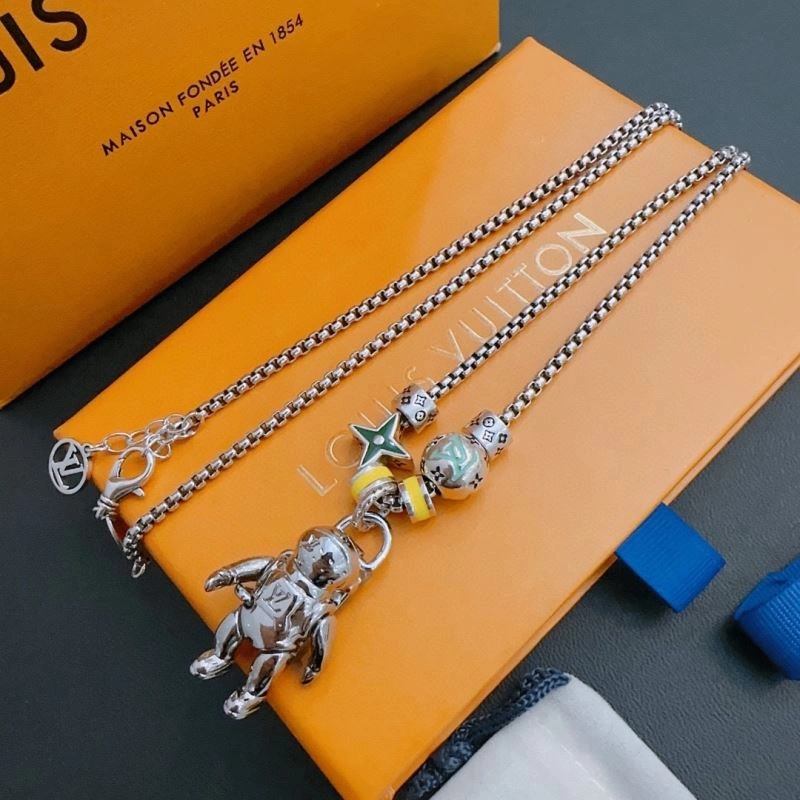 Louis Vuitton Necklaces Sleek 251672