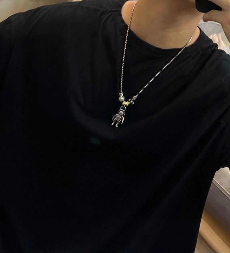 Louis Vuitton Necklaces Sleek 251672