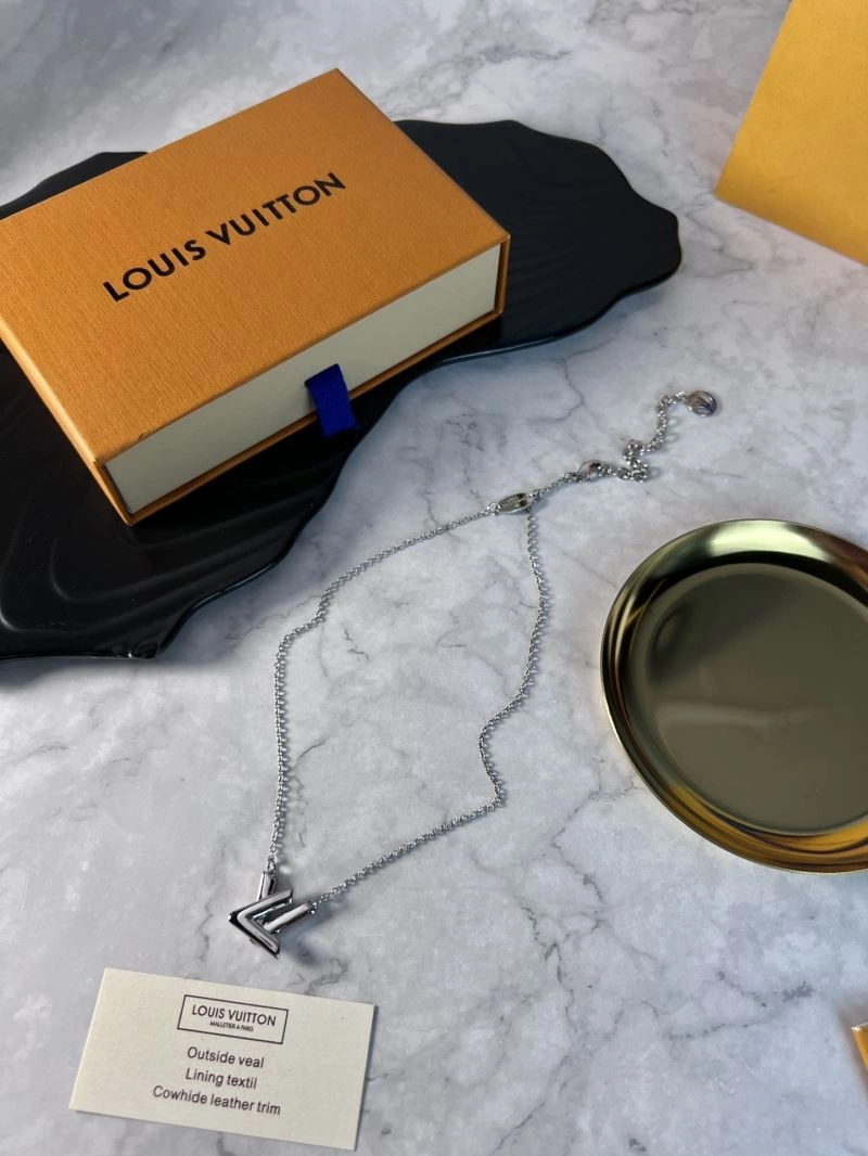 Louis Vuitton Necklaces Fashionable 251645