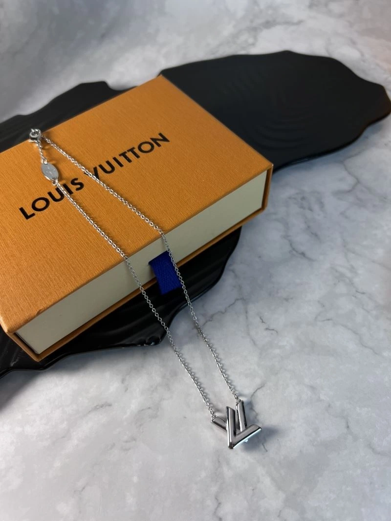 Louis Vuitton Necklaces Fashionable 251645