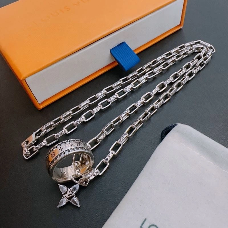 Louis Vuitton Necklaces WrinkleFree 251650