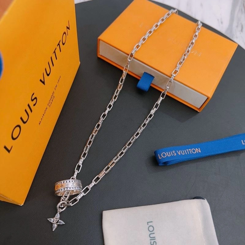 Louis Vuitton Necklaces WrinkleFree 251650