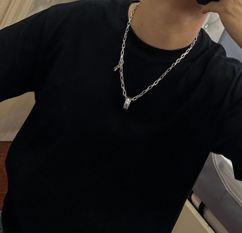 Louis Vuitton Necklaces WrinkleFree 251650