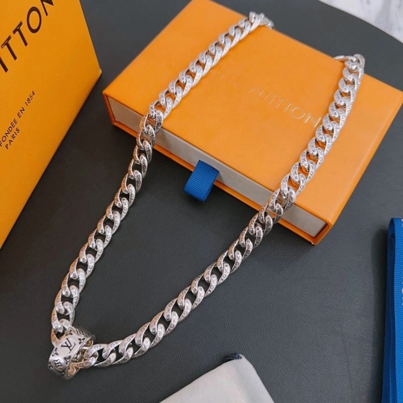 SmoothTexture Louis Vuitton Necklaces 251666