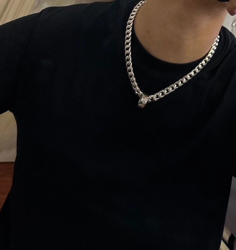 SmoothTexture Louis Vuitton Necklaces 251666