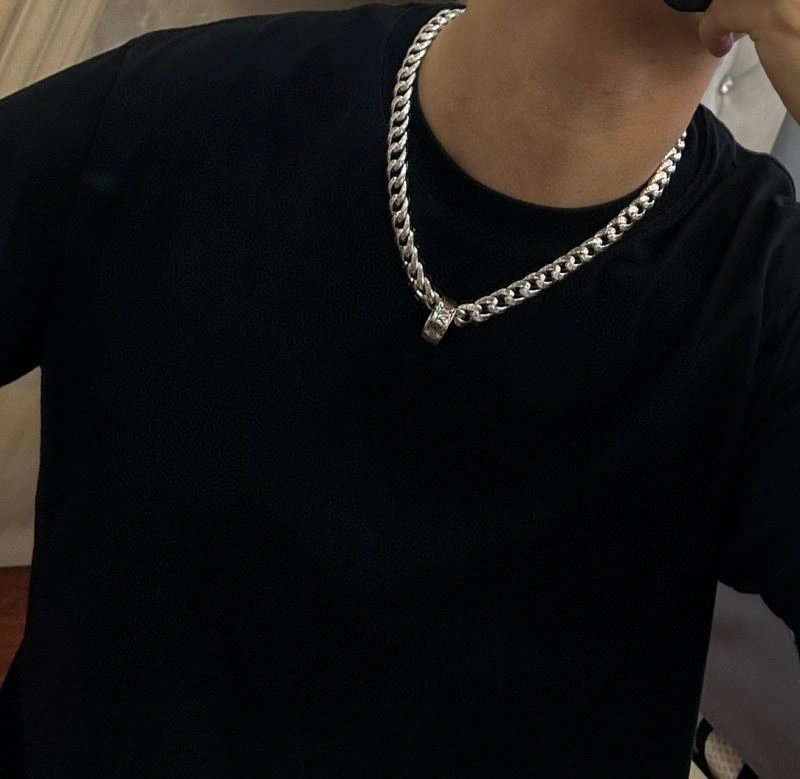 SmoothTexture Louis Vuitton Necklaces 251666
