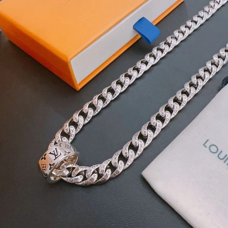 SmoothTexture Louis Vuitton Necklaces 251666